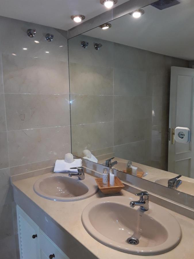 Beachfront Neptuno I, Complex,Views,Pool,Garden, Elviria ماربيا المظهر الخارجي الصورة