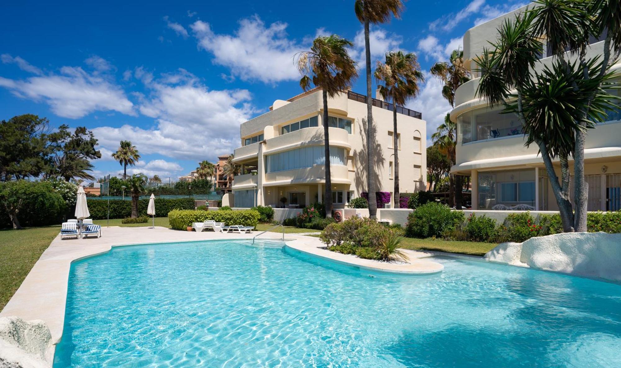 Beachfront Neptuno I, Complex,Views,Pool,Garden, Elviria ماربيا المظهر الخارجي الصورة